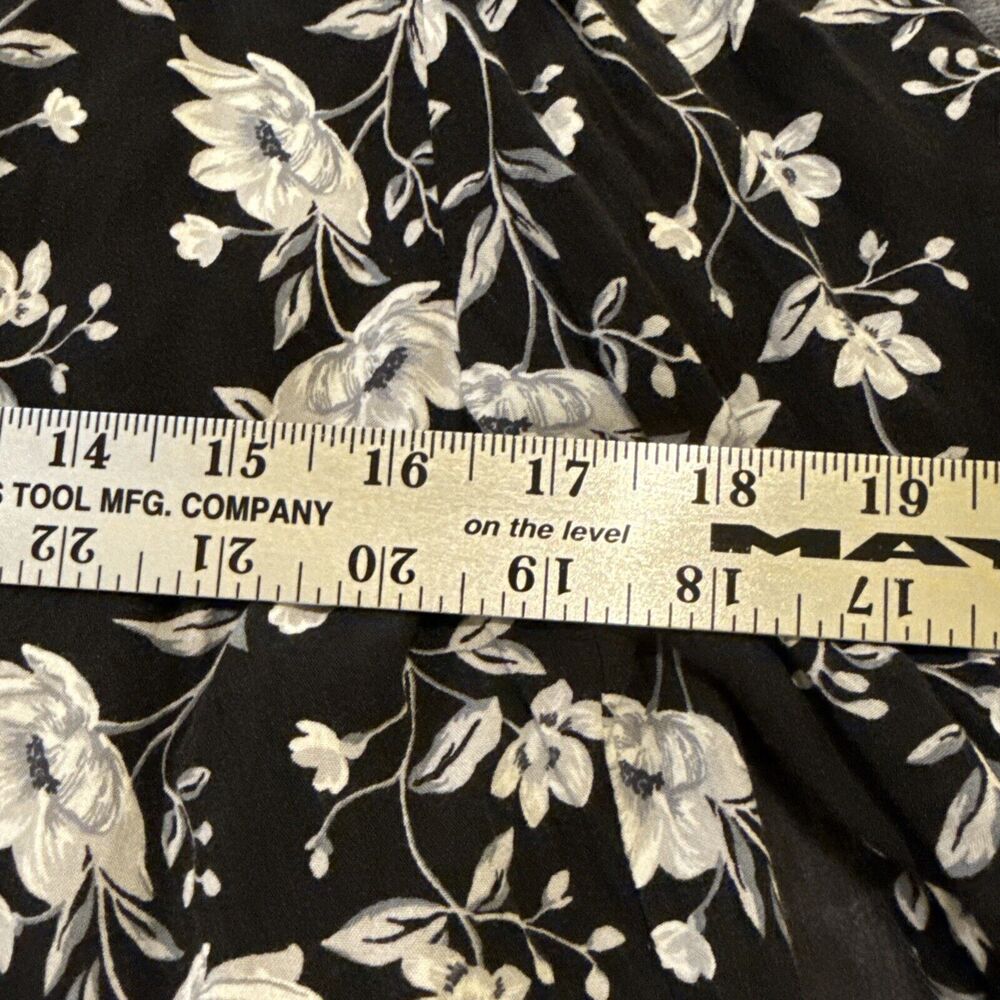 Women's Old Navy 100%Rayon Black Ivory Boho & Festival Soft Flowy Blouse size L - Picture 3 of 7